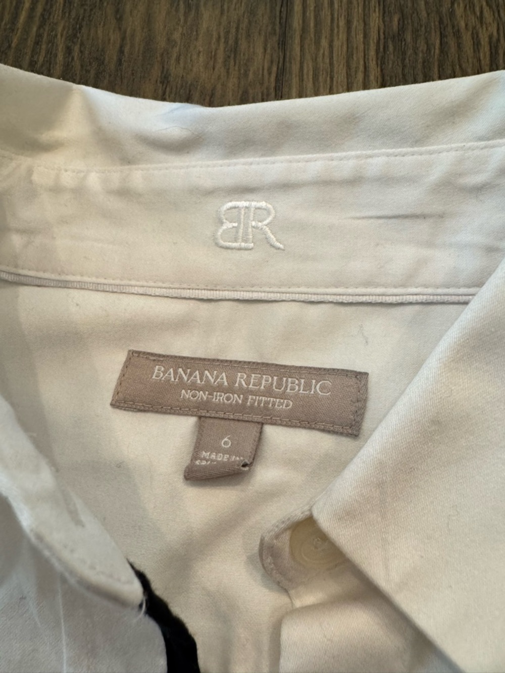 Banana Republic White Button-Up Shirt with Black Trim - Picture 2 of 2
